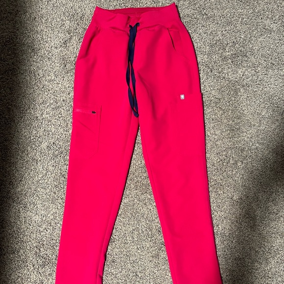 Ultra rose figs scrub bottoms - Picture 1 of 6